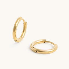 Classic Huggie Earrings - Maison Les Disciples