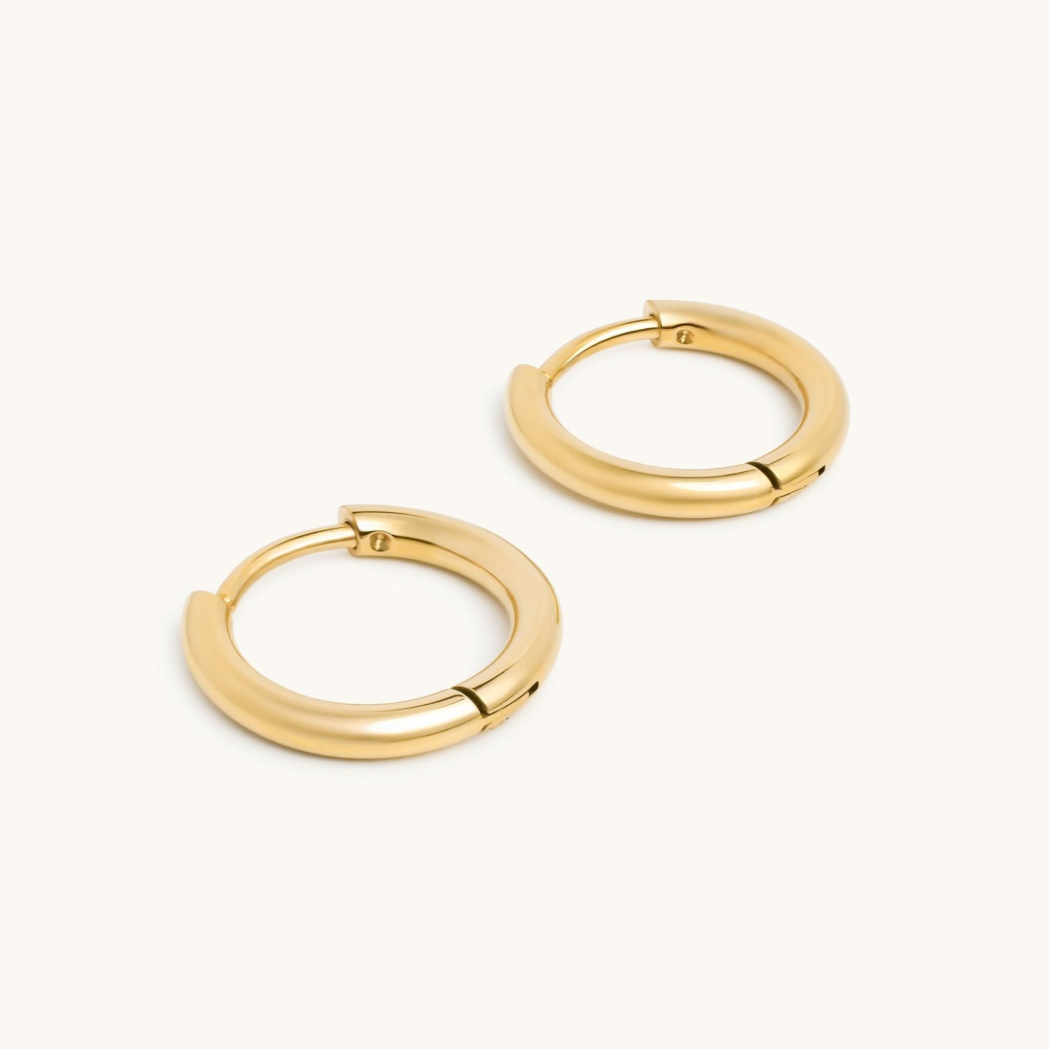 Classic Huggie Earrings - Maison Les Disciples