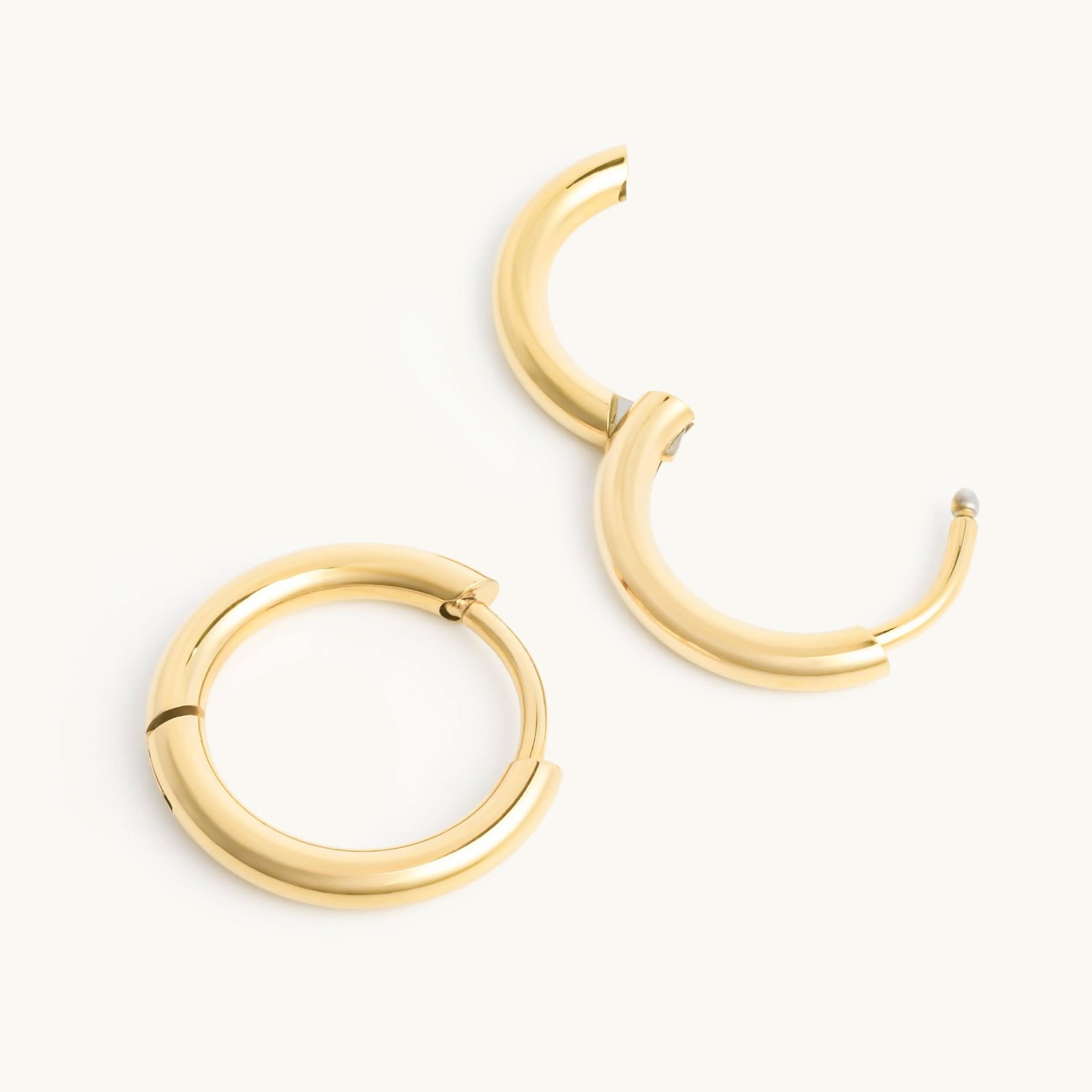Classic Huggie Earrings - Maison Les Disciples